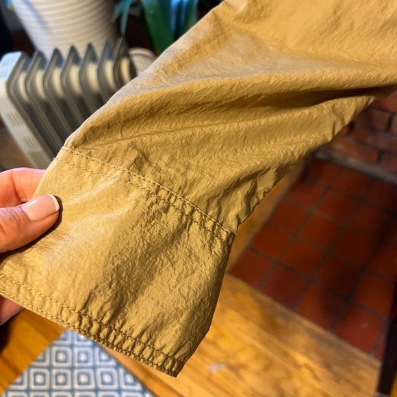 Brand new outdoor wind and water resistant Banana Republic jacket - Picture 7 of 11